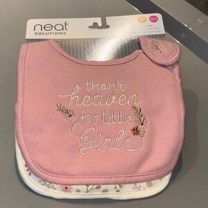 💕2piece Pink Baby Bib Set